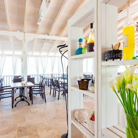 Apartment Apolonia *